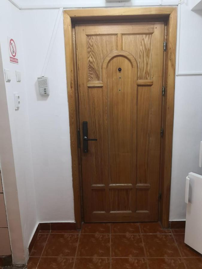 Apartament Cu Doua Camere Târgu Jiu Екстериор снимка