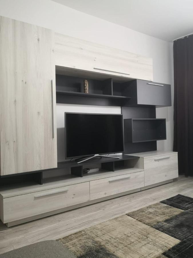 Apartament Cu Doua Camere Târgu Jiu Екстериор снимка