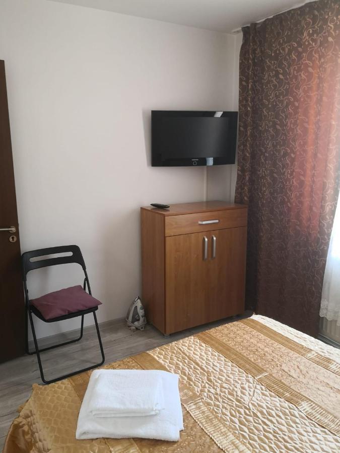 Apartament Cu Doua Camere Târgu Jiu Екстериор снимка