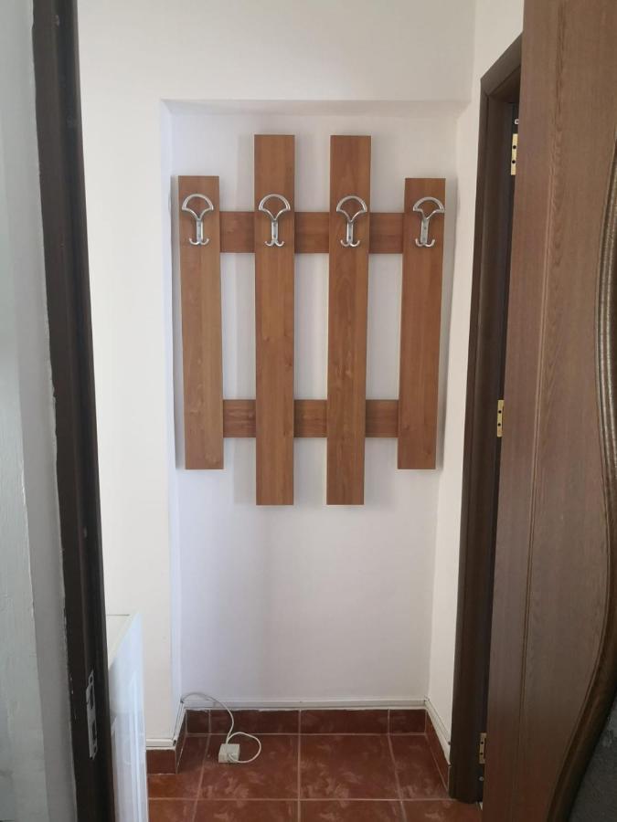 Apartament Cu Doua Camere Târgu Jiu Екстериор снимка
